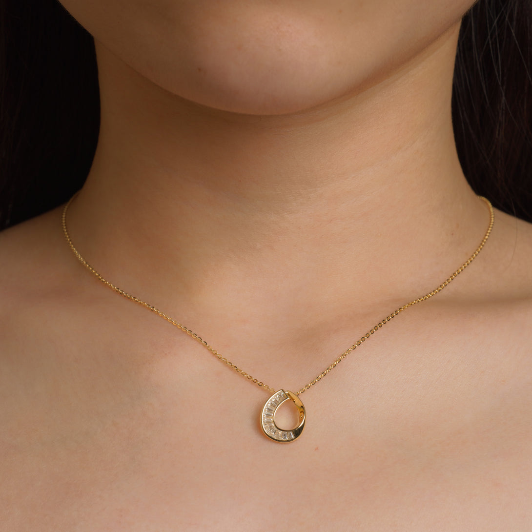 Teardrop Gemstone Gold Necklace, Wearing Effects