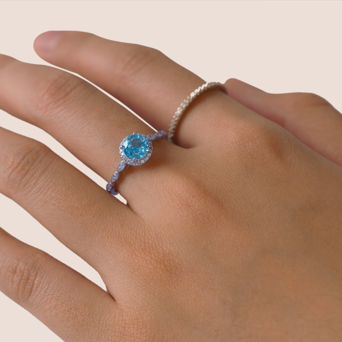 My Blue Gemstone Round Ring, Modeling Picture