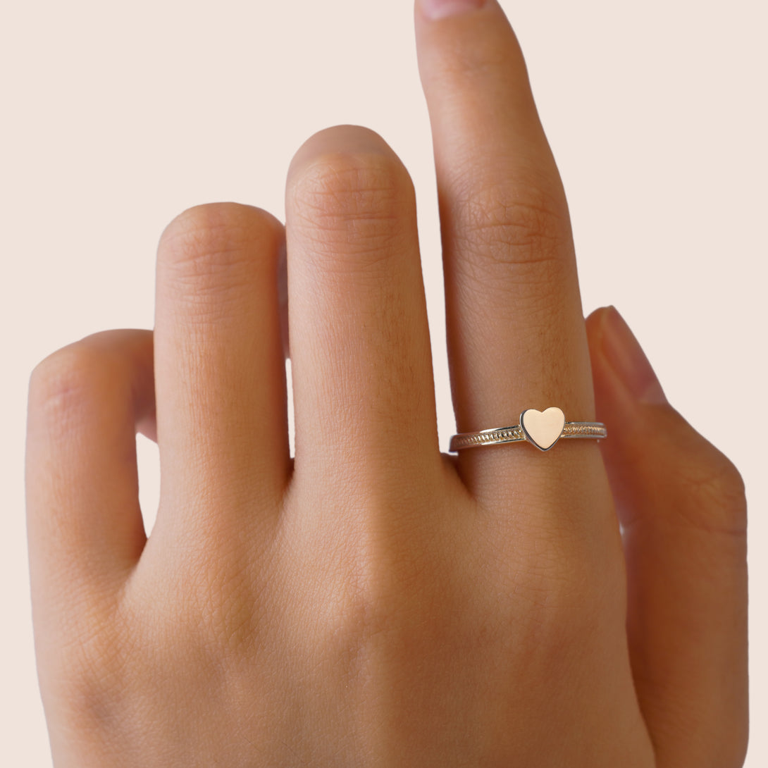 Classic Heart Gold Ring, Modeling Picture