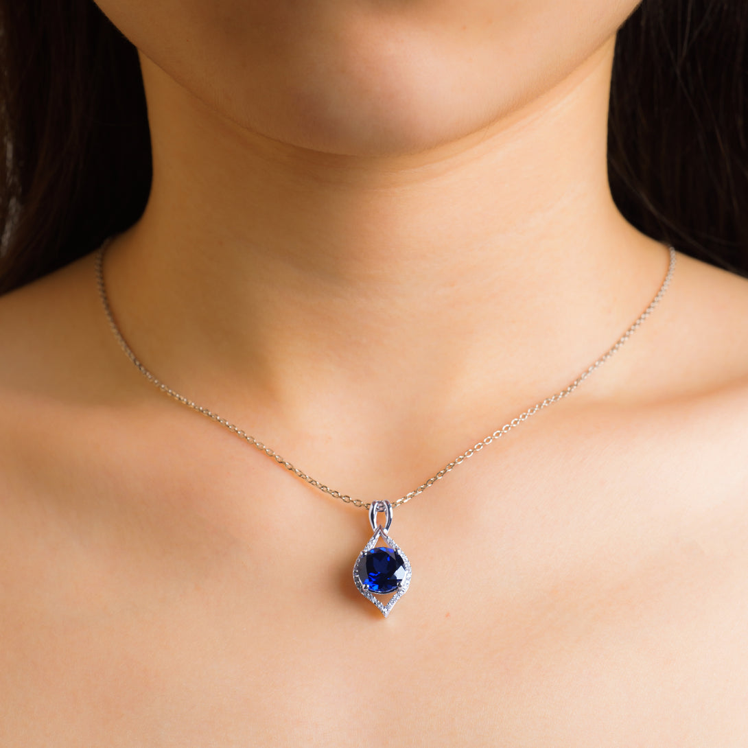 Blue Corundum Pendant Necklace, Modeling Picture