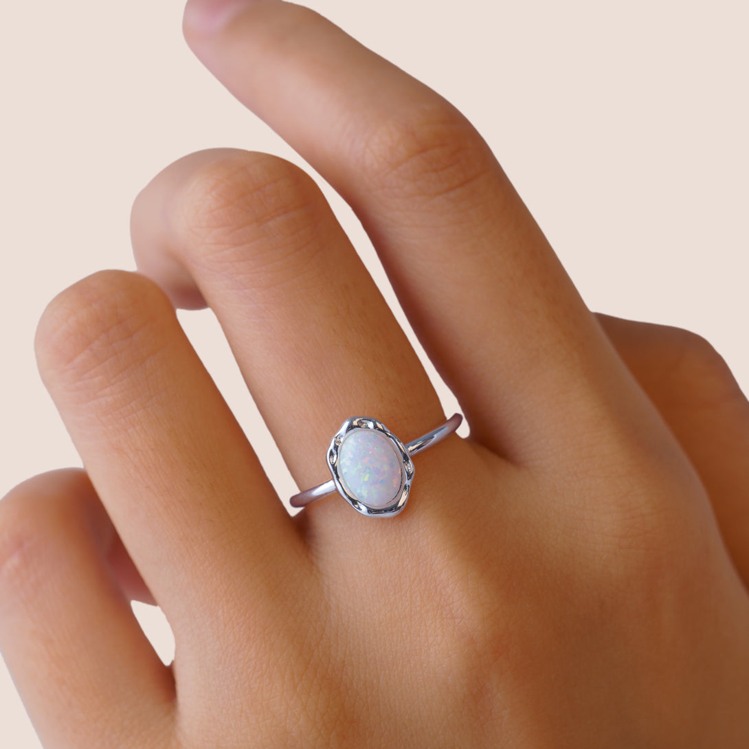 Egg-shaped White Opal Ring, Modeling Picture