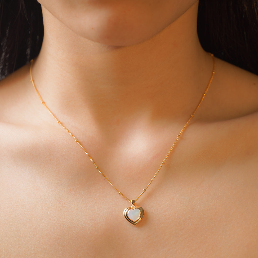 Layered love Mother of Pearl Gold Necklace, Modeling Picture